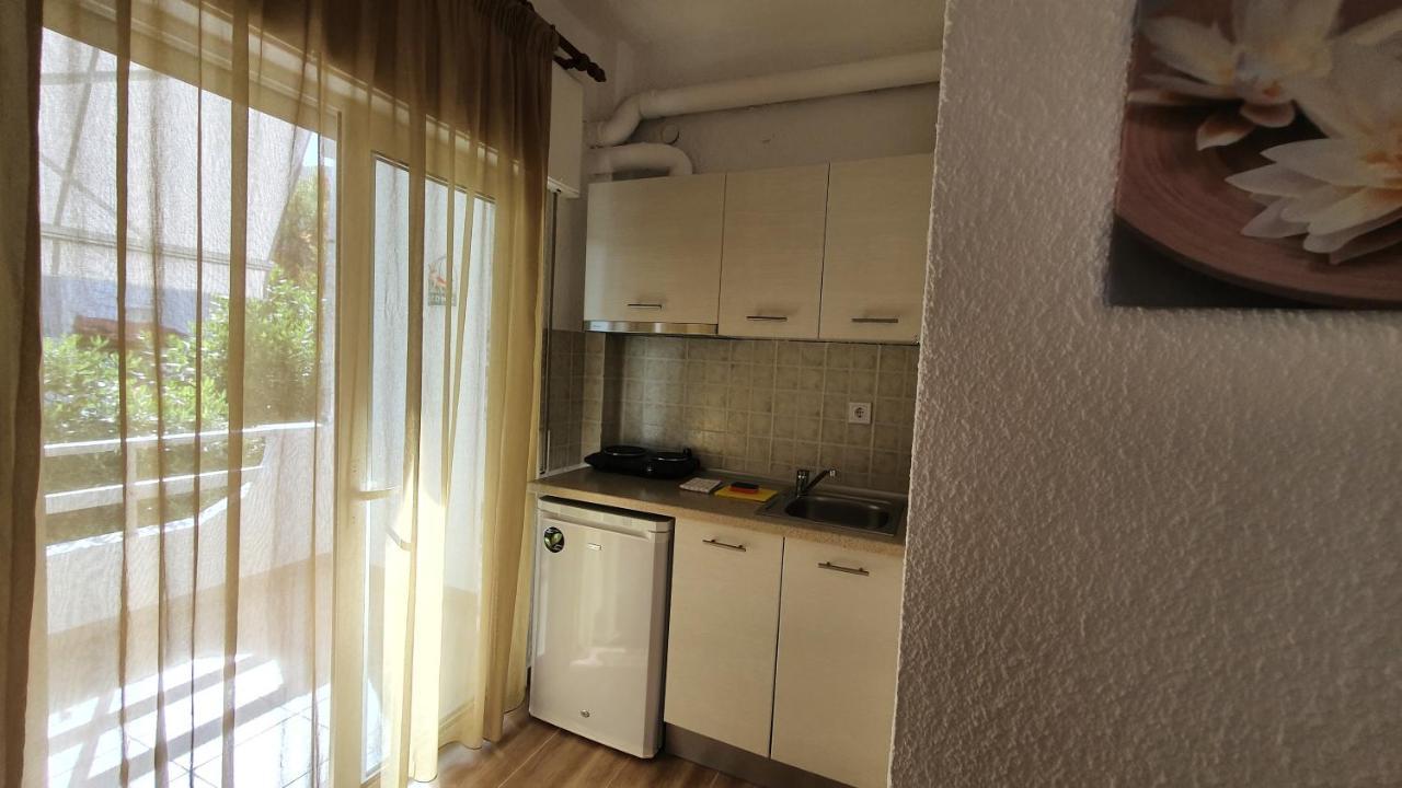 Aparthotel Haus Maria Nea Poteidaia Exterior foto