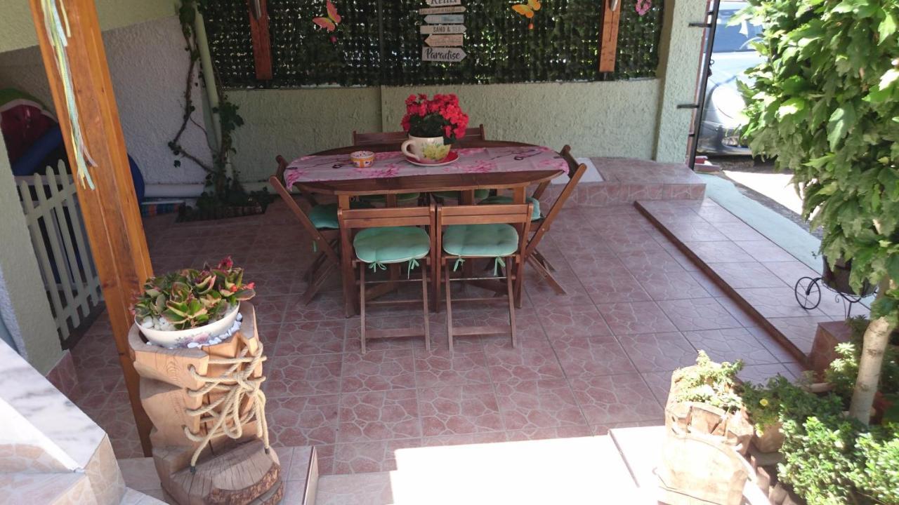 Aparthotel Haus Maria Nea Poteidaia Exterior foto